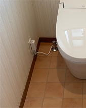 トイレ室内に電源の用意が無ければ電気工事が別途必要になります